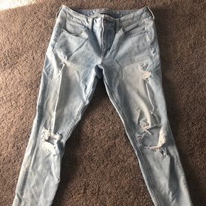 American Eagle Distressed Jeans✨